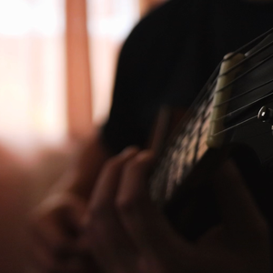 丝袜美女被❌出水视频
